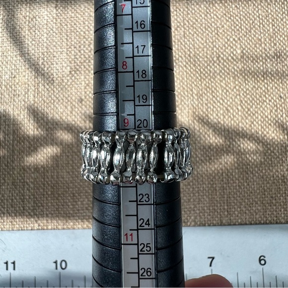 Silver tone intricate cocktail signet ring floral stretch band elastic 7 to 9.5 - Picture 5 of 5